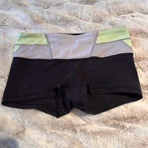 reversible size 4 lululemon boogie shorts